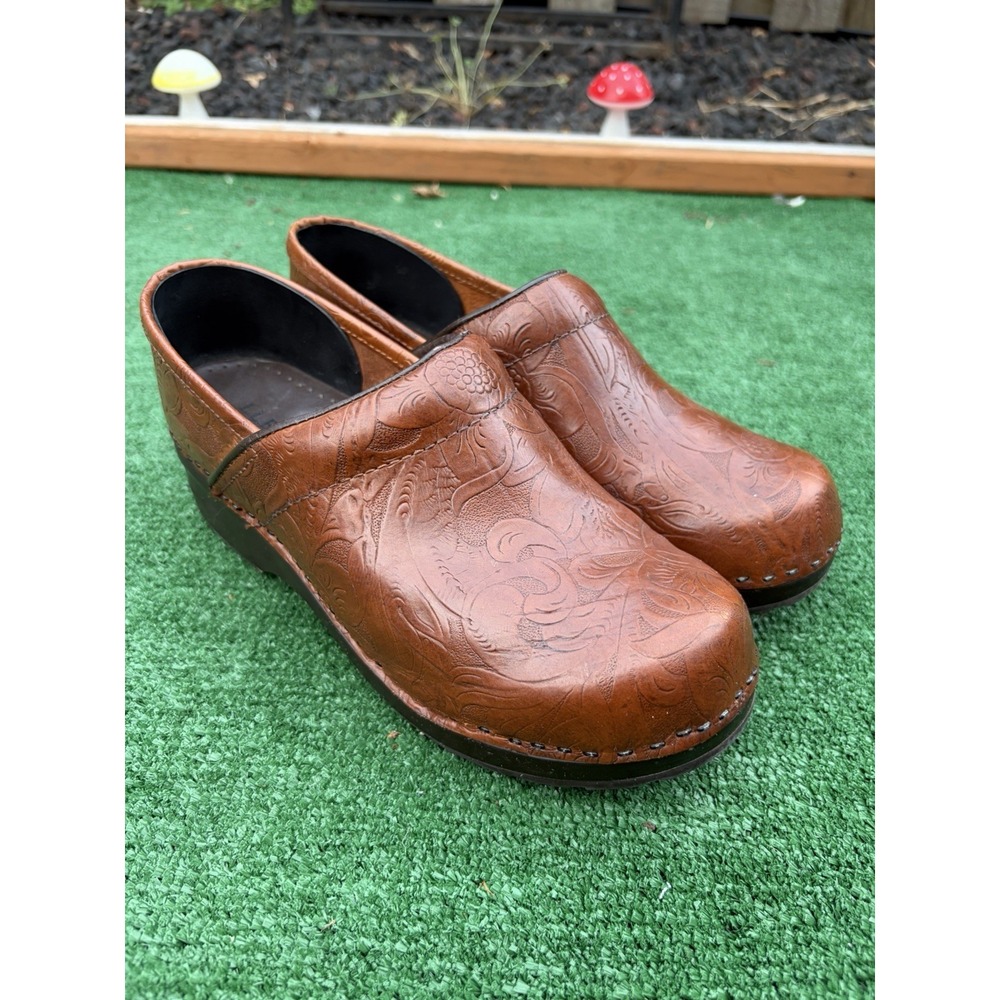 L.L. Bean Tooled Leather Clogs Women's Size 8 Brown Slip On Shoes Comfort